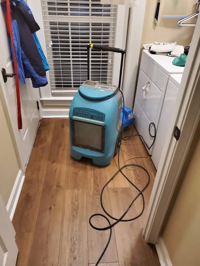 Commercial dehumidifier deployed for Flood Damage Cleanup in Blue Springs